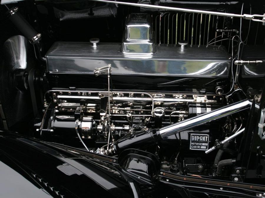 Моторный отсек DuPont Model H Merrimac Sport Phaeton 1931 года  (фото 7 из 9)